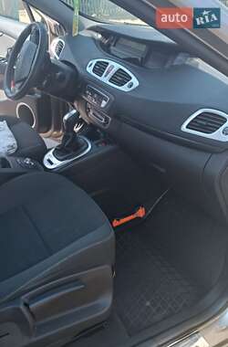 Минивэн Renault Scenic 2009 в 