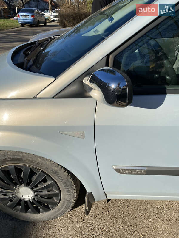 Минивэн Renault Scenic 2003 в Ужгороде