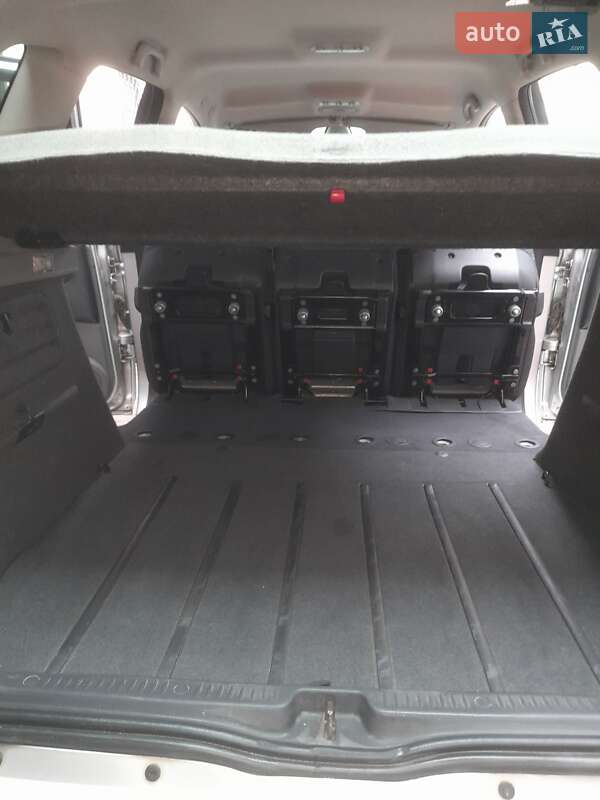 Мінівен Renault Scenic 2008 в Костопілі фото 16 Мінівен Renault Scenic 2008 в Костопілі