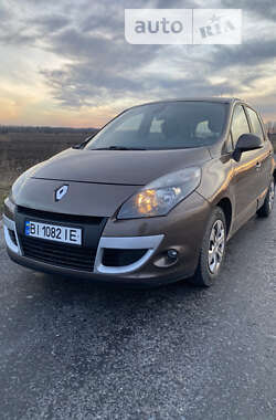 Минивэн Renault Scenic 2009 в Миргороде