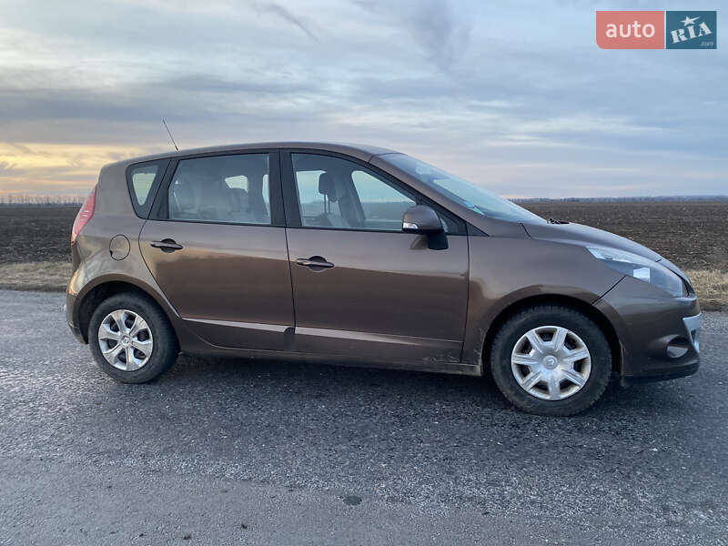 Минивэн Renault Scenic 2009 в Миргороде