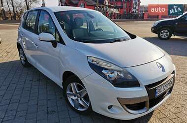 Минивэн Renault Scenic 2011 в 