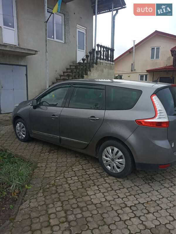 Минивэн Renault Scenic 2012 в Стрые