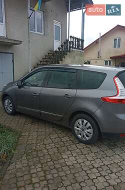 Минивэн Renault Scenic 2012 в 