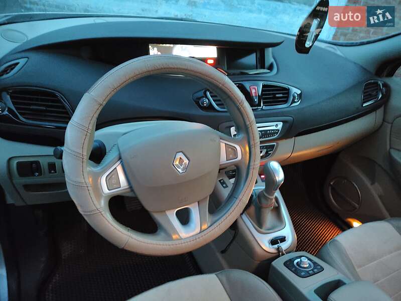 Минивэн Renault Scenic 2011 в Первомайске