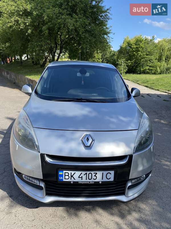 Минивэн Renault Scenic 2012 в 