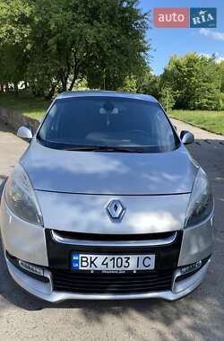 Минивэн Renault Scenic 2012 в 