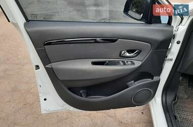 Мінівен Renault Scenic 2015 в 
