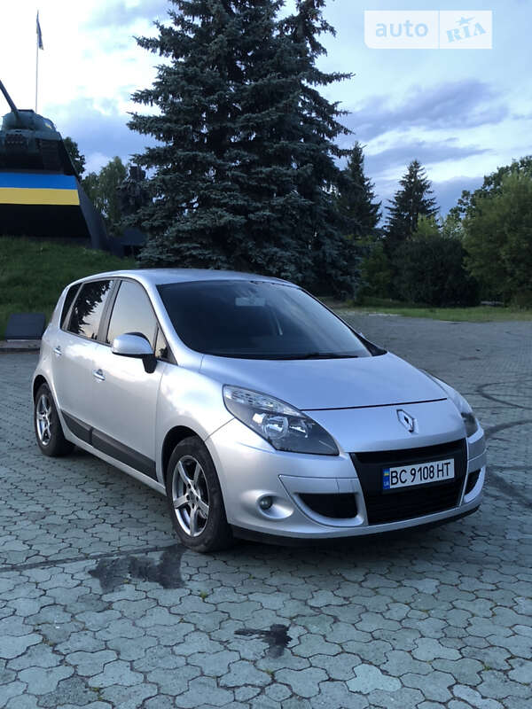 Мінівен Renault Scenic 2011 в Дубні