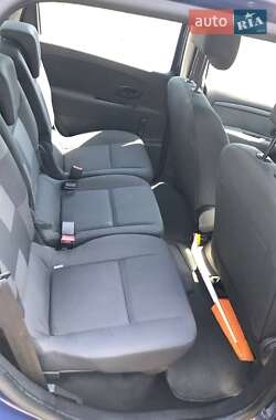 Минивэн Renault Scenic 2011 в 