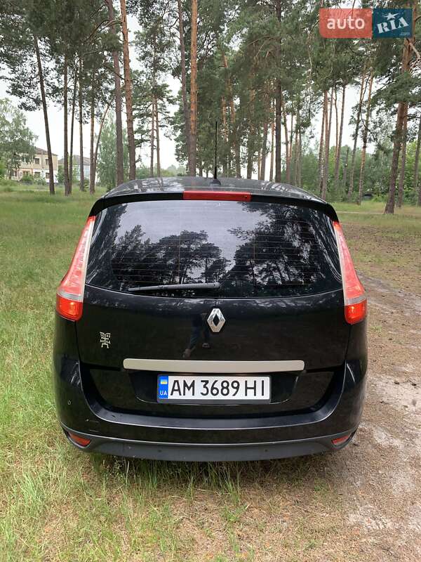 Минивэн Renault Scenic 2011 в Олевске