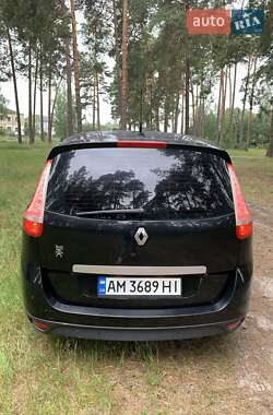 Минивэн Renault Scenic 2011 в 