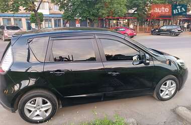 Минивэн Renault Scenic 2013 в 