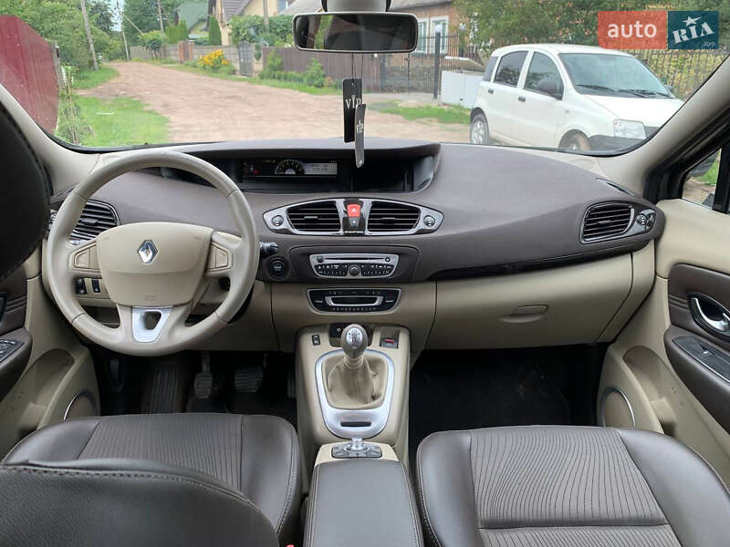 Мінівен Renault Scenic 2011 в Нововолинську