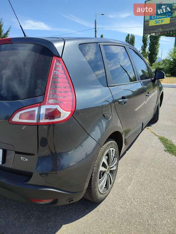 Минивэн Renault Scenic 2009 в Кременчуге