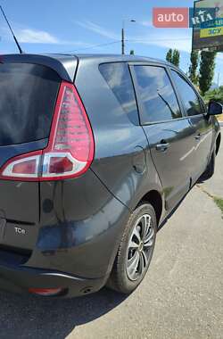 Минивэн Renault Scenic 2009 в 