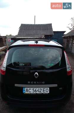 Минивэн Renault Scenic 2011 в 