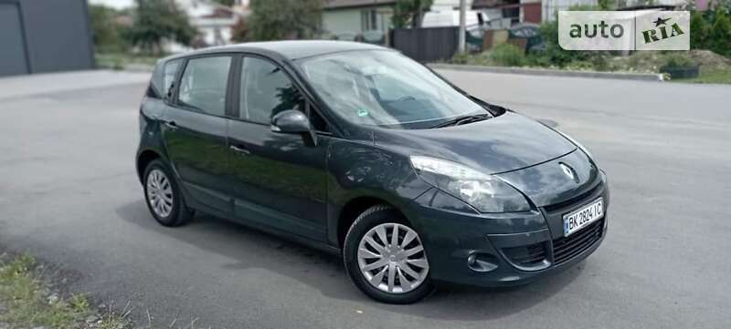 Минивэн Renault Scenic 2010 в 