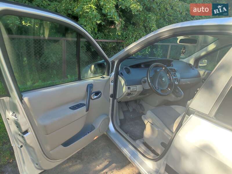 Минивэн Renault Scenic 2004 в Дубно