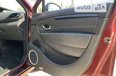 Минивэн Renault Scenic 2012 в 