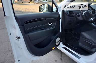 Минивэн Renault Scenic 2015 в 