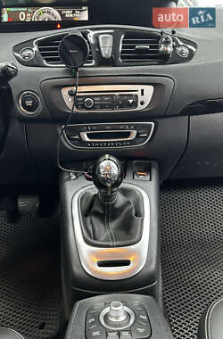 Минивэн Renault Scenic 2013 в 