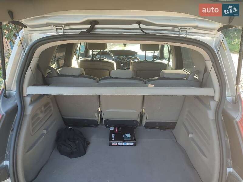 Минивэн Renault Scenic 2004 в Дубно