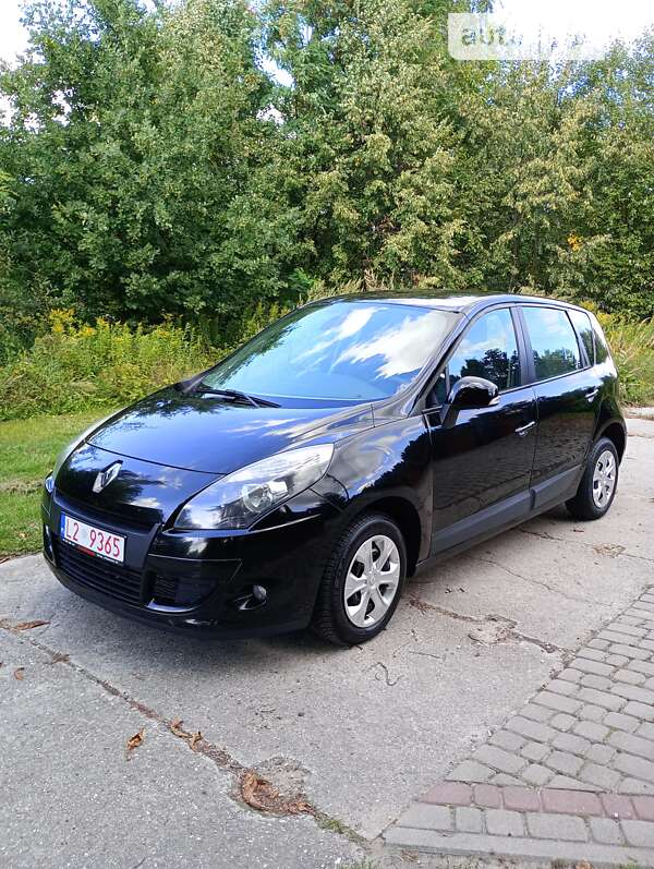 Минивэн Renault Scenic 2010 в Казатине