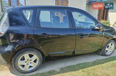 Минивэн Renault Scenic 2013 в 