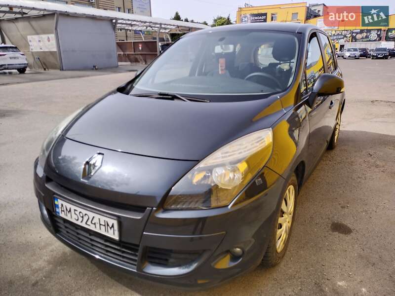 Минивэн Renault Scenic 2010 в 