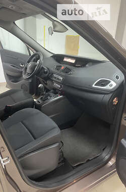 Минивэн Renault Scenic 2010 в 