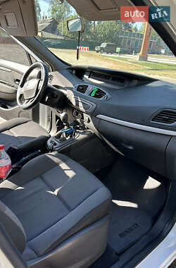 Минивэн Renault Scenic 2011 в 