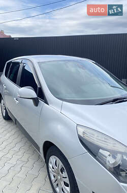 Минивэн Renault Scenic 2010 в 