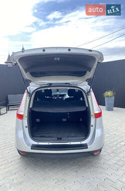 Минивэн Renault Scenic 2010 в 