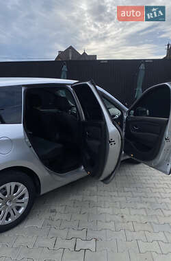 Минивэн Renault Scenic 2010 в 