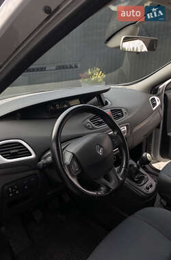 Минивэн Renault Scenic 2010 в 