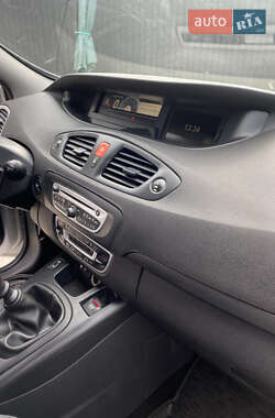 Минивэн Renault Scenic 2010 в 