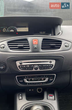 Минивэн Renault Scenic 2010 в 