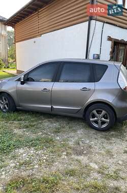 Минивэн Renault Scenic 2013 в 
