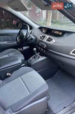 Минивэн Renault Scenic 2013 в 