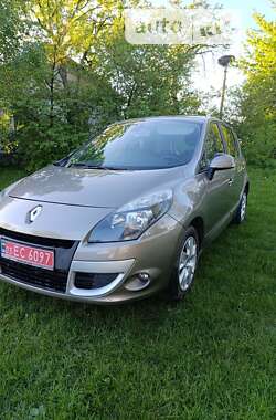 Минивэн Renault Scenic 2011 в Козине