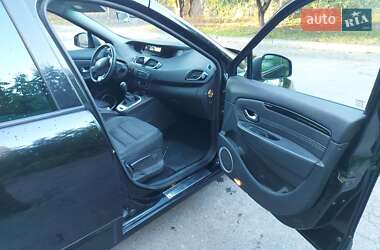 Минивэн Renault Scenic 2011 в 