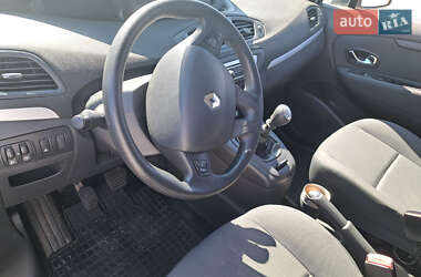 Минивэн Renault Scenic 2013 в 