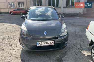 Минивэн Renault Scenic 2011 в 
