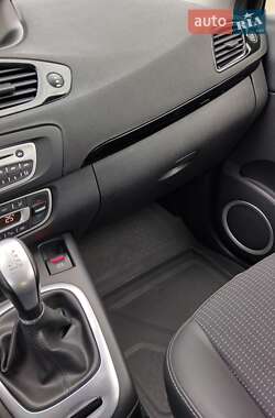 Минивэн Renault Scenic 2011 в 