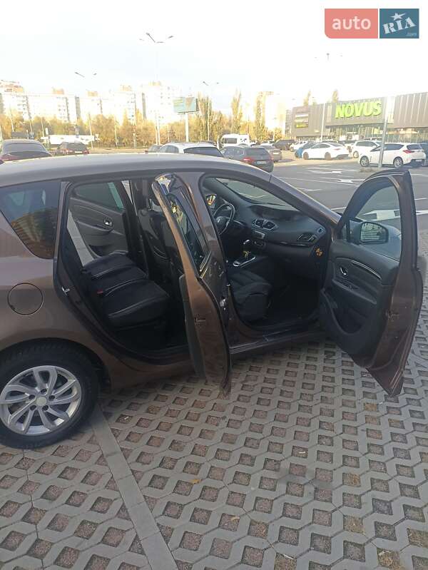 Минивэн Renault Scenic 2014 в Киеве