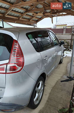 Минивэн Renault Scenic 2011 в 
