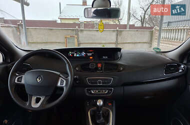 Минивэн Renault Scenic 2011 в 