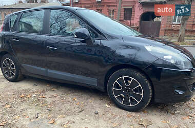 Минивэн Renault Scenic 2010 в 