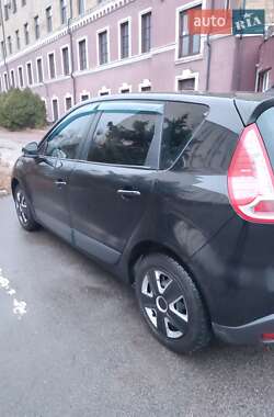 Мінівен Renault Scenic 2011 в 
